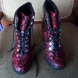 Sariyah,size USA 9, Black & Red Ratel Snake Patreon.